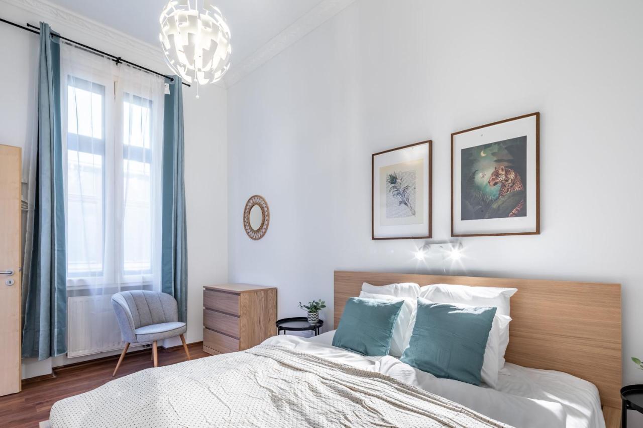 Super - Very Lively Area - In Gozsdu Apartamento Budapeste