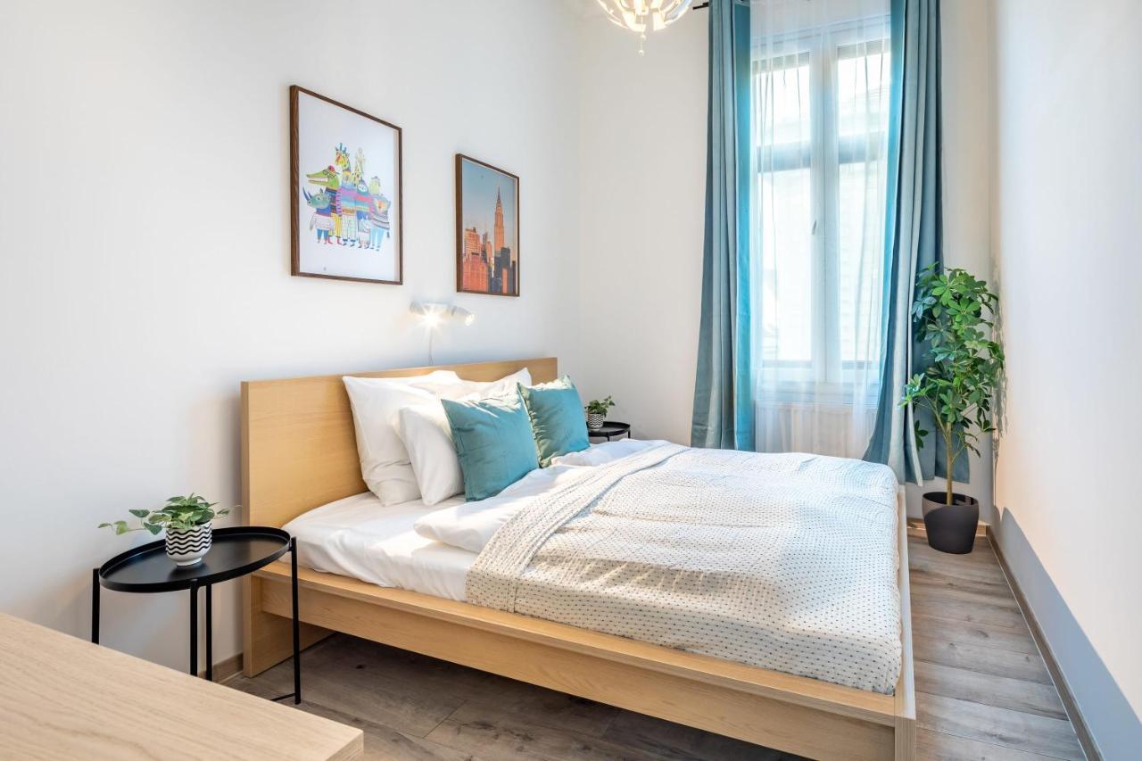 Super - Very Lively Area - In Gozsdu Apartamento Budapeste